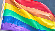 Flagge mit Regenbogenfarben