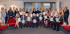 Gruppenfoto der Verwaltungsfachangestellten und der Ausbilder