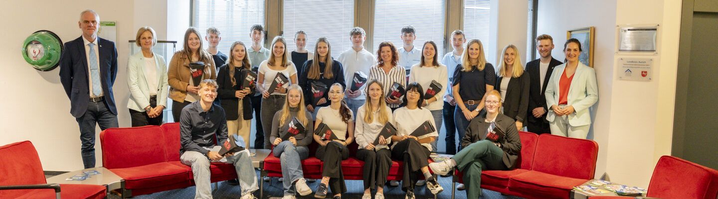 Gruppe von neuen Auzubildenen